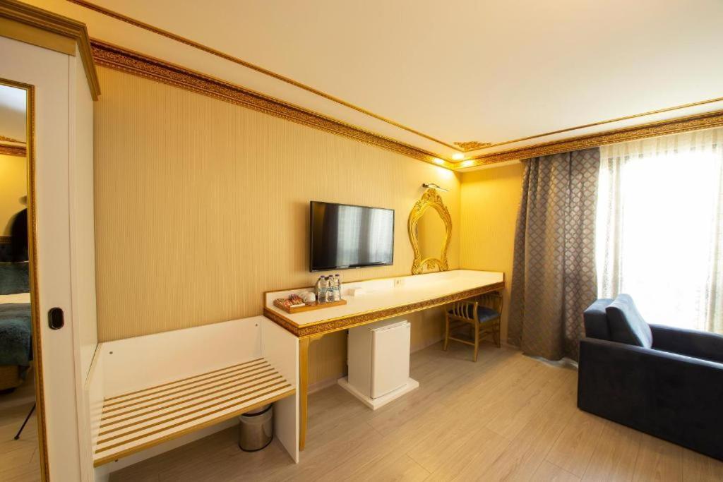 Hotel Phosphorion à Istambul Extérieur photo A room at the hotel