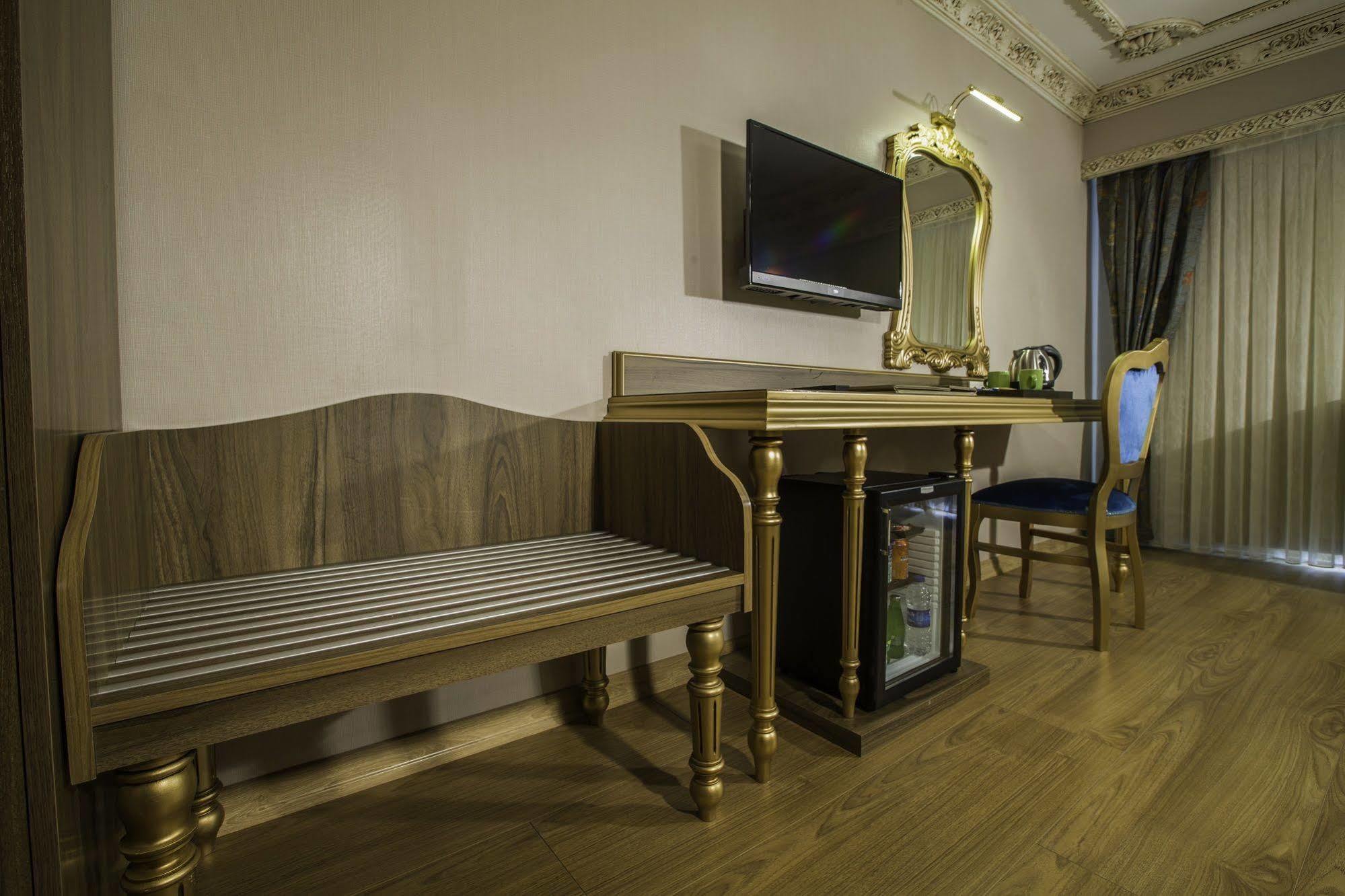 Hotel Phosphorion à Istambul Extérieur photo A room at the hotel