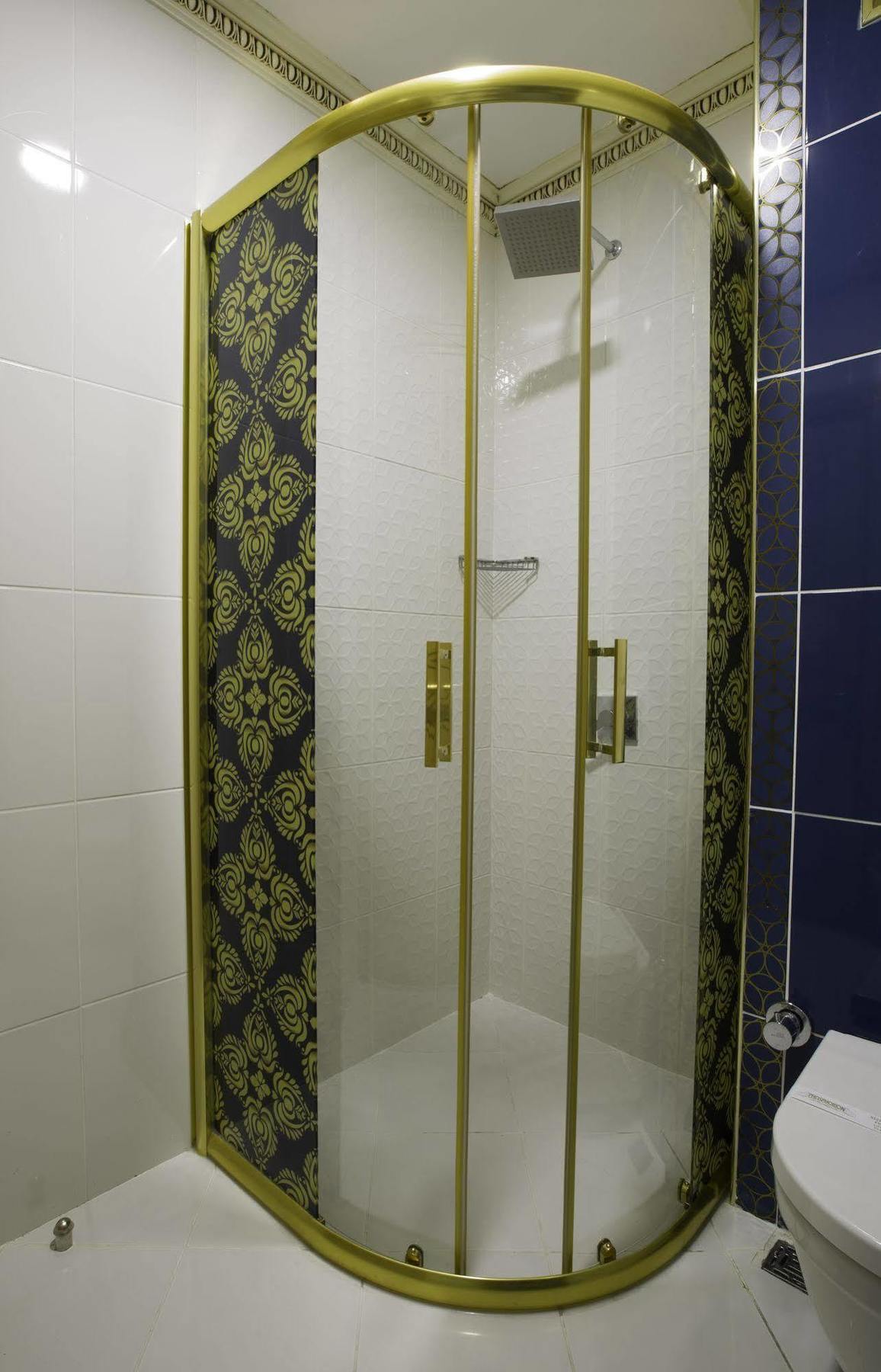 Hotel Phosphorion à Istambul Extérieur photo Shower enclosure