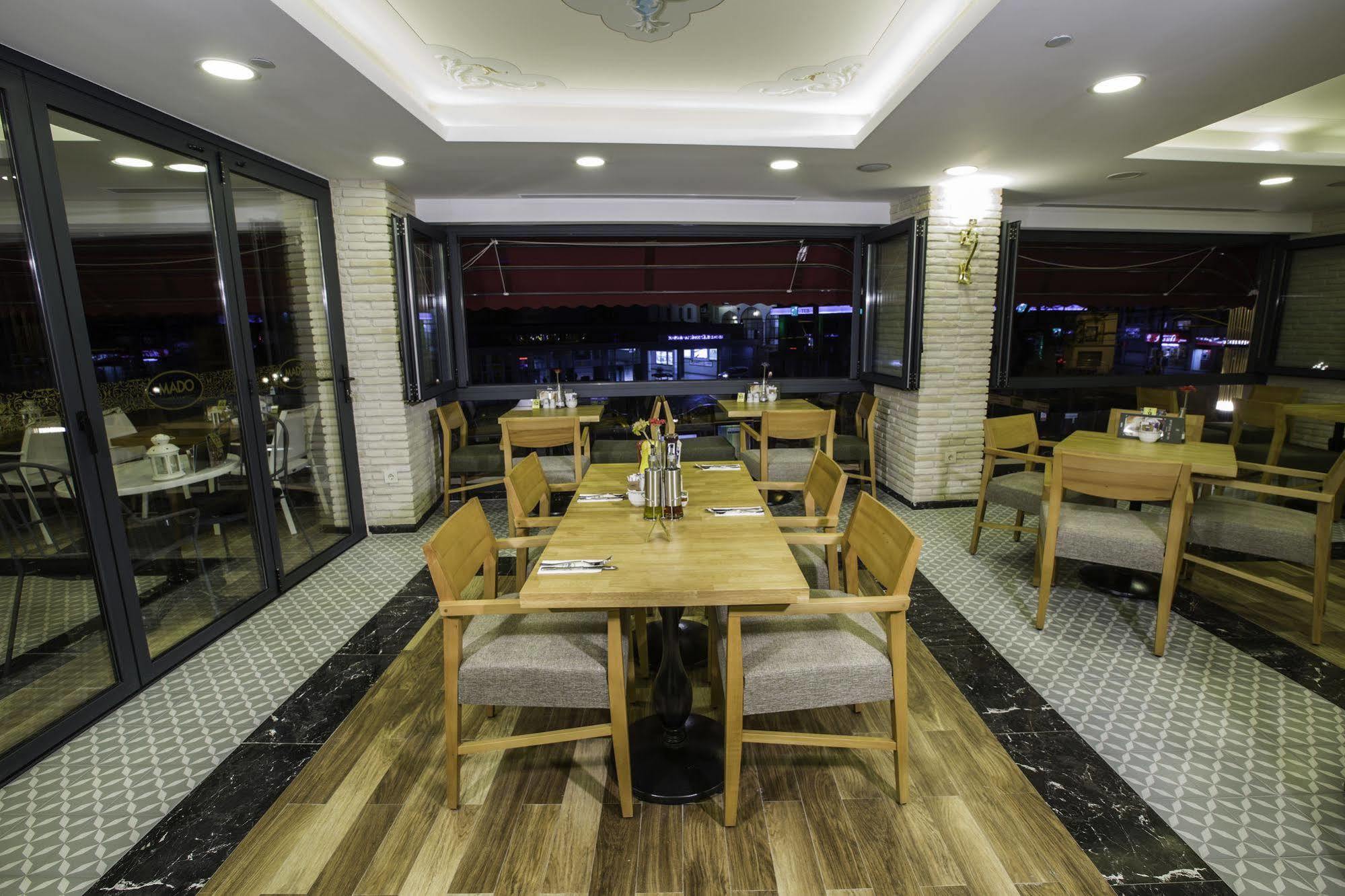 Hotel Phosphorion à Istambul Extérieur photo Restaurant